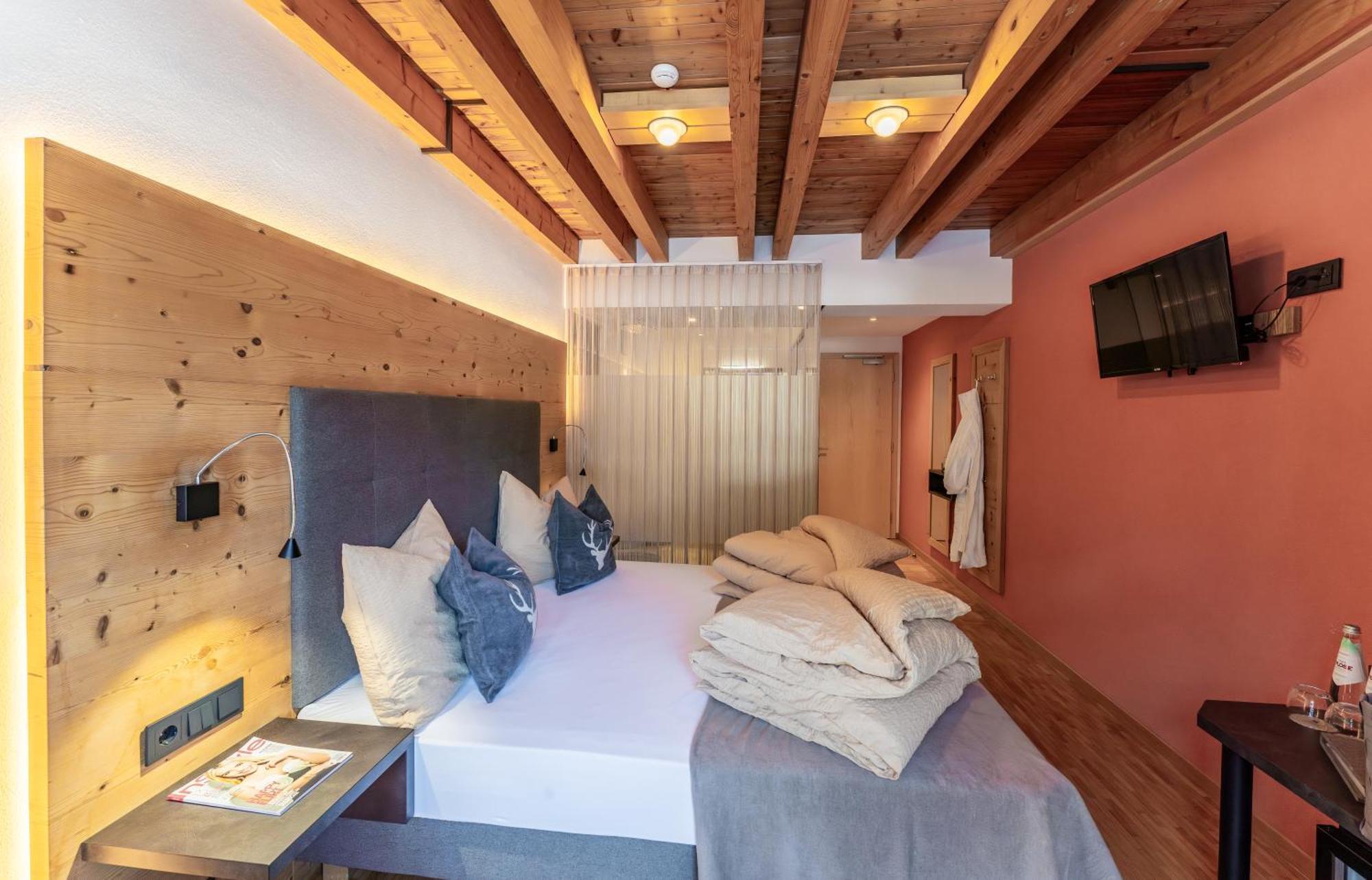 Hotel Restaurant Seehaus Mountain Lake Resort San Giuseppe in Anterselva Exterior photo