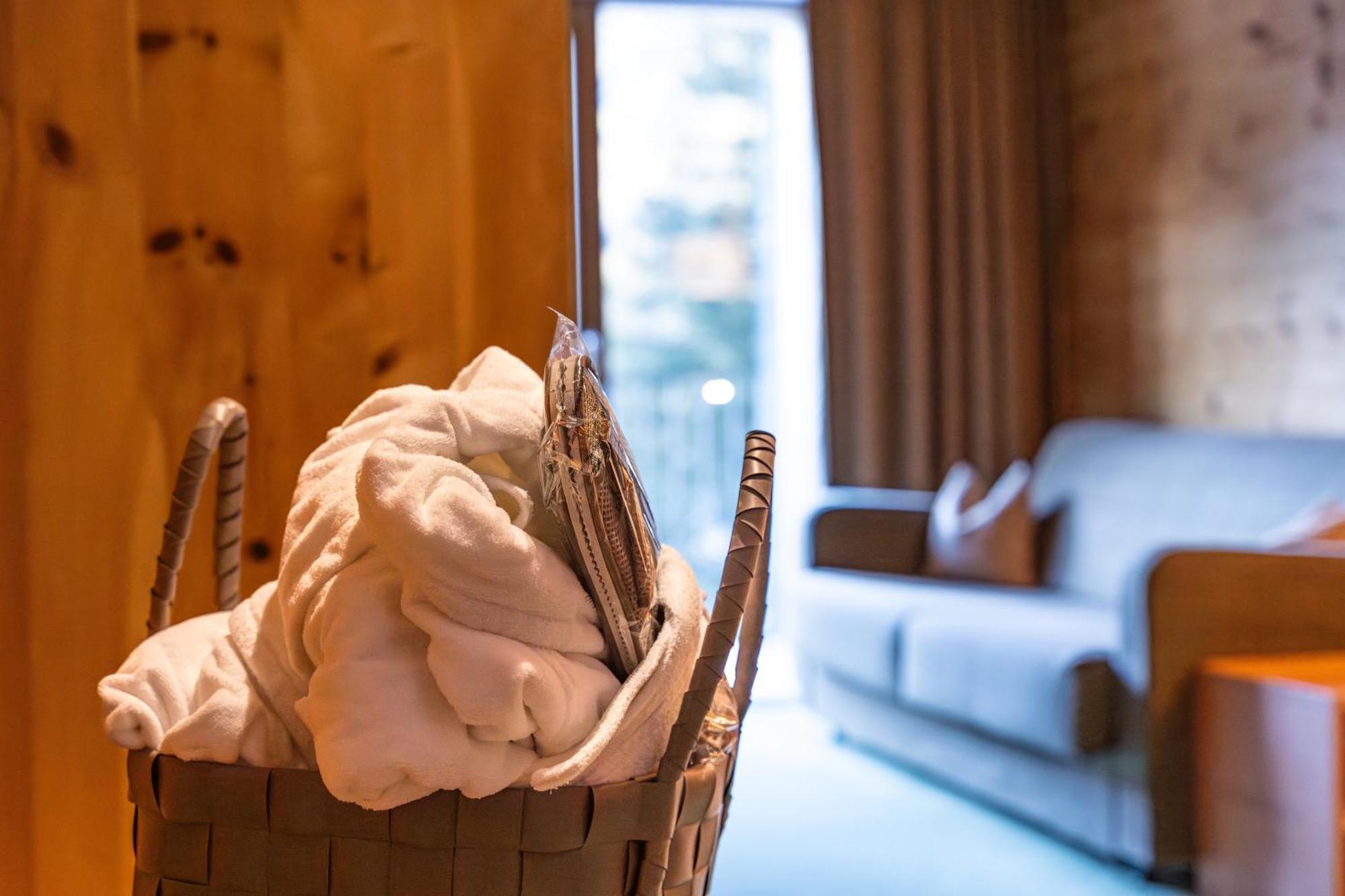 Hotel Restaurant Seehaus Mountain Lake Resort San Giuseppe in Anterselva Exterior photo